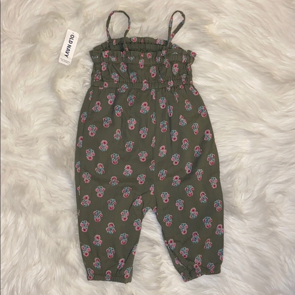 Old Navy baby girl romper - 6-12 months - Picture 3 of 8